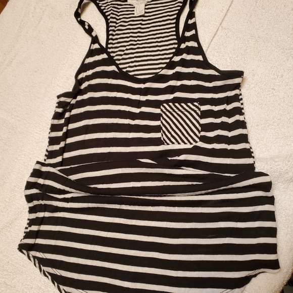 Sale 3 tank tops - Picture 8 of 14